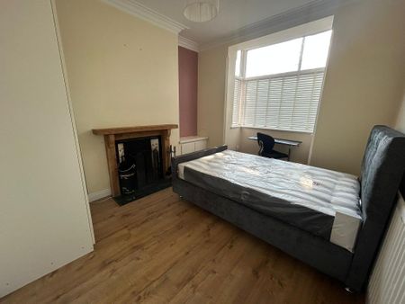4 bedroom terraced house to rent - Photo 5