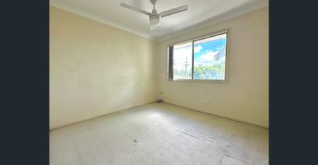 SPACIOUS TOWNHOUSE IN HEART OF MOOROOKA - Photo 3