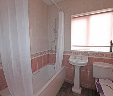 3 bedroom detached bungalow to rent - Photo 4