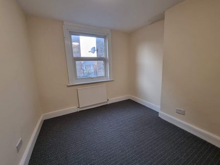 2 Bed Flat, Charlton Church Lane, SE7 - Photo 2