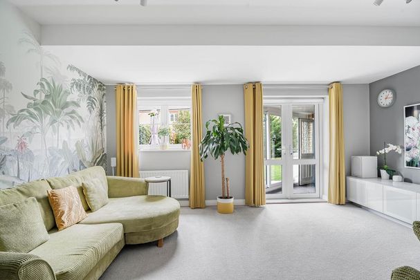 4 bedroom semi-detached house to rent - Photo 1