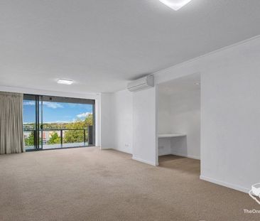 Break Lease Oppotunity - only $670/week for Spacious 2 Bedroom Apar... - Photo 5