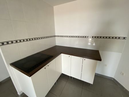 Appartement 3 pièces 91m2 MARSEILLE 14EME 998 euros - Photo 3