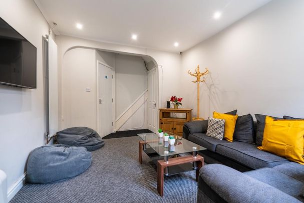 4 bedroom terraced house to rent - Photo 1