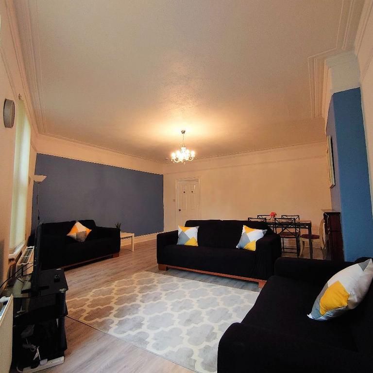 1 bedroom in a house share to rent - Photo 1