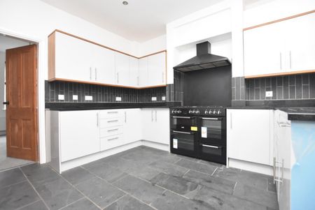 2 bedroom House To Let - Photo 2