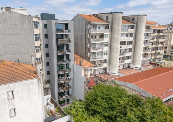 Apartamento T1 com varanda - Novo - Casa da Musica - Rotunda Boavista