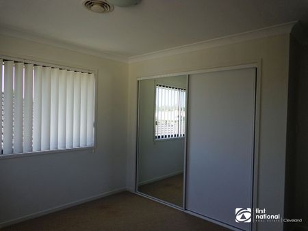 LARGE FAMILY HOME IN SOUGHT AFTER SUBURB OF THORNLANDS - Photo 3