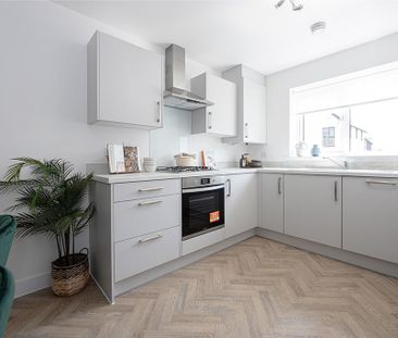 4 bedroom semi-detached house to rent - Photo 4