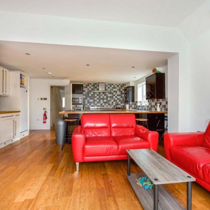 Nightingale Shott, Egham, Surrey, TW20 9SX - Photo 1