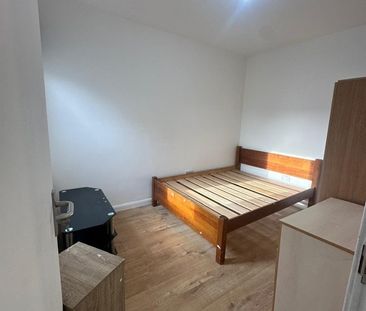 3 Bed Flat, Leopold Road, NW10 - Photo 1