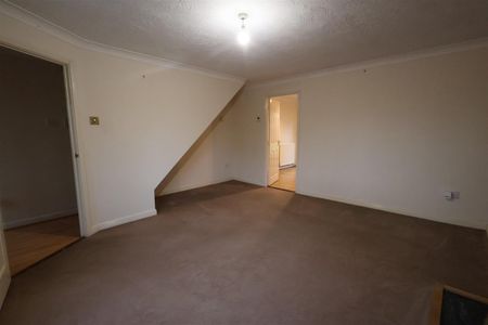Devonport Close, Redditch - Photo 2