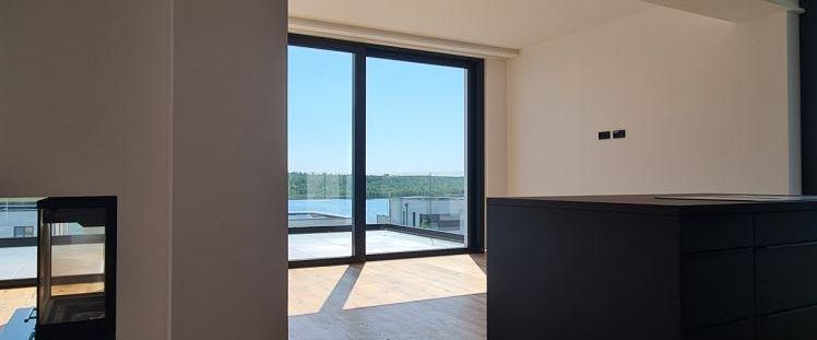 +++ VERMIETET +++ KAP ZWENKAU + BEHEIZTER POOL + KAMIN + TIEFGARAGE + EBK + SMART LICHT - Foto 1