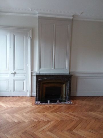 APPARTEMENT T6 A LOUER - Photo 2