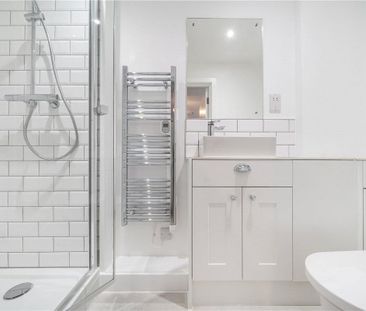 A first floor newly renovated 2 bedroom apartment in central Bath. - Photo 6