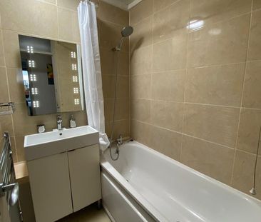 Room in a Shared House, London, SW8 - Photo 6