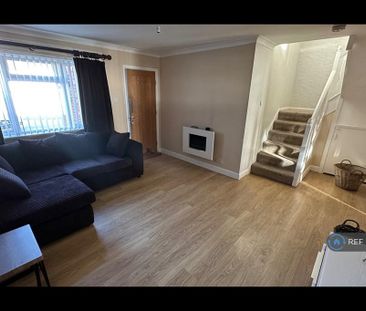 4 bedroom semi-detached house to rent - Photo 4