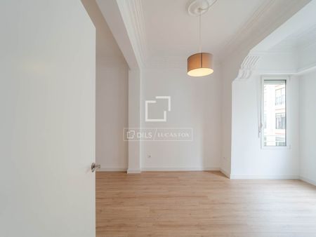 4 Bedroom apartment for rent in Gran Vía, Valencia - Photo 2