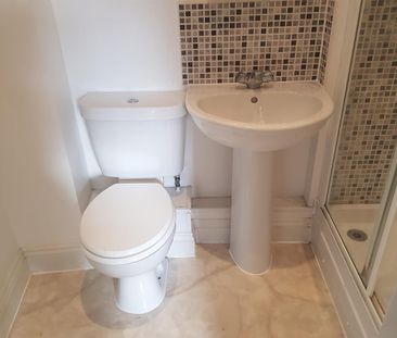 Holly Court, Pasteur Drive, Swindon, SN1 - Photo 4