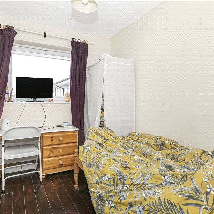 Guildford Park Avenue, Guildford, Surrey, GU2 7NN - Photo 1