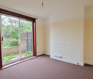 Glendower Avenue, Coventry - Traditional 3 Bedroom Mid Terrace - Photo 2