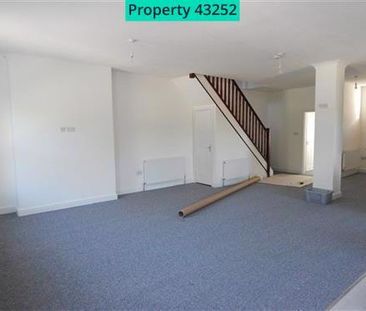2 bedroom end of terrace house to rent - Photo 2