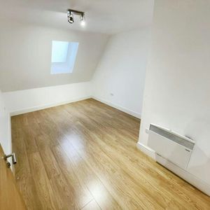 Flat to rent on - Photo 2