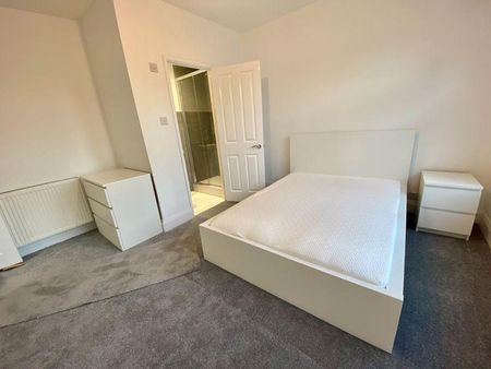 5 bedroom terraced house to rent - Photo 4