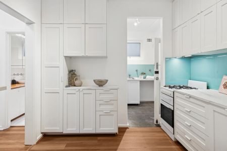'Top-notch' renovated apartment in Claremont - Photo 2