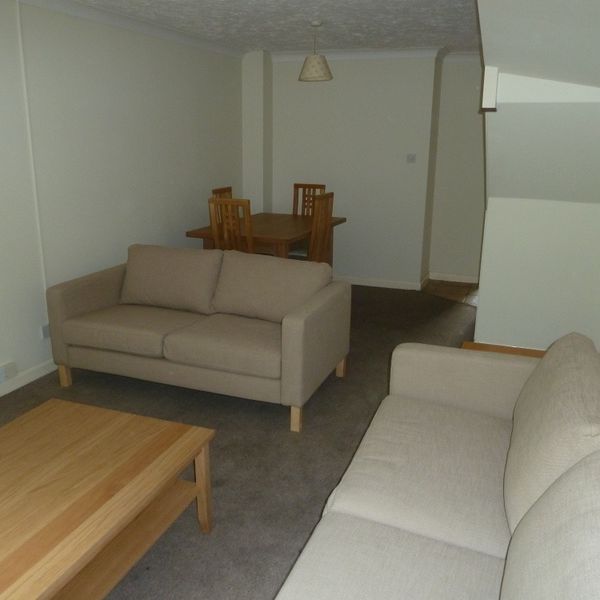 4 Bed Terraced House, Berkeley Close, SO15 - Photo 1