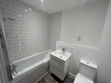 McArthur House - Photo 3