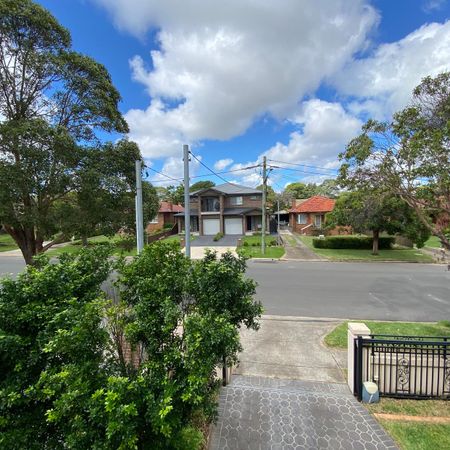 Spacious Duplex With Ducted Air Conditioning Throughout - Photo 3