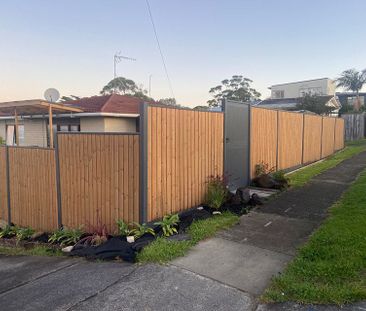 Newly renovated house, fully double glazed. - Photo 1