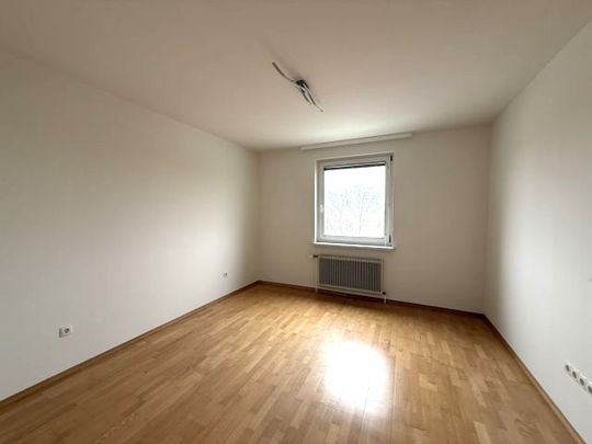 Helle 2-Zimmer Mietwohnung mit Loggia, Garage, Parkplatz und herrlichem Weitblick - Foto 1