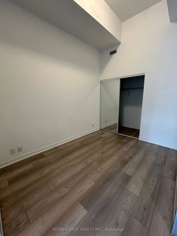 120 Parliament Street W #1017 - Photo 4