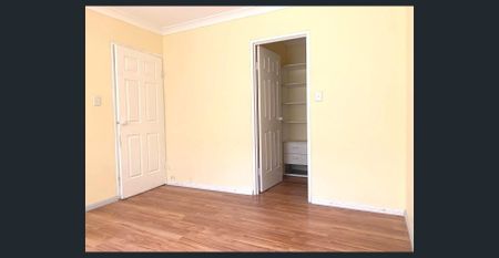 Walking Distance to Pendle Hill CBD and Station...Family Unit... - Photo 2