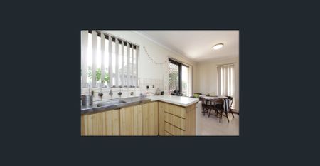 Charming 3 Bedroom Duplex in Stirling - Photo 5