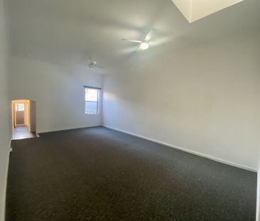 Neat Two Bedroom Unit in CBD Location! - Photo 5
