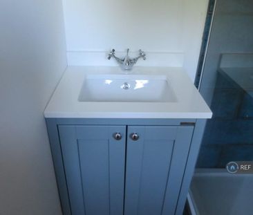 2 bedroom semi-detached house to rent - Photo 6