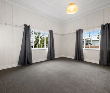 Spacious Character-Filled Apartment in a Peaceful Greenslopes Setting - Photo 2