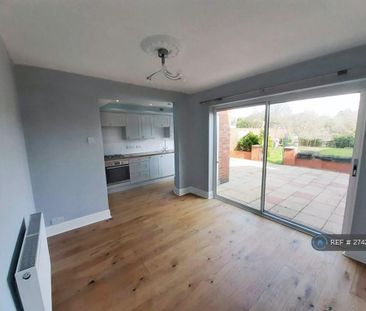 4 bedroom semi-detached house to rent - Photo 5