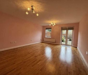 Horseshoe Crescent, The Garrison, Southend On Sea, SS3 - Photo 2