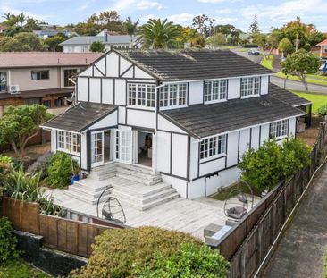 Spacious & Charming Character Home. - Photo 3