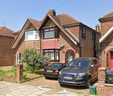 1 bedroom in a house share to rent - Photo 3