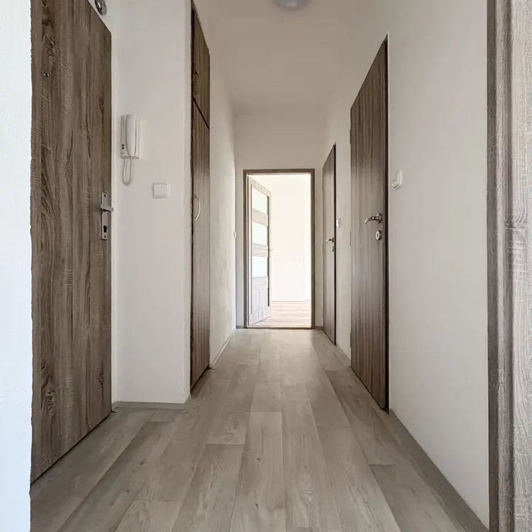 Pronájem bytu 2+1 ve Dvoře Králové nad Labem - Photo 1