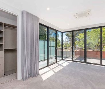 North Oriented Luxury Home with Dream Wardrobes - Photo 5