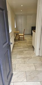 Studio Flat, Lynton Avenue, NW9 - Photo 3