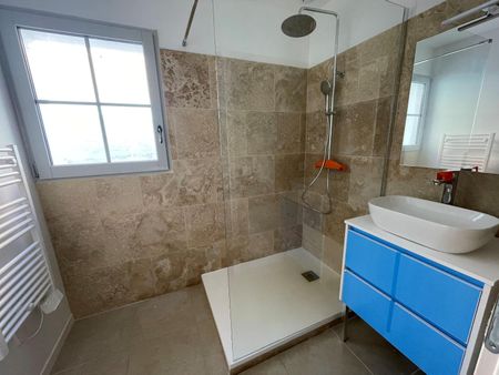 Location Appartement 3 pièces 63m² ST MAXIMIN LA STE BAUME 83470 - Photo 3