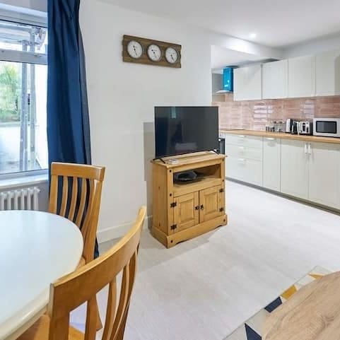 1 Bed Flat, Blatchington Road, BN3 - Photo 1