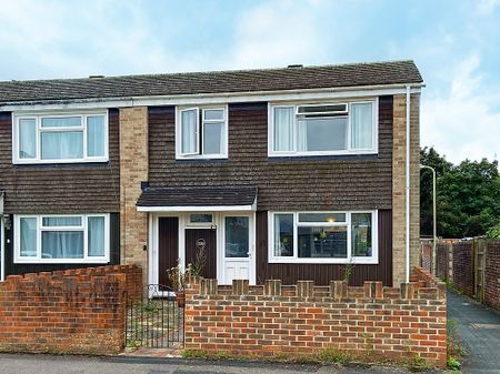 Lyndhurst Avenue, Aldershot, Hampshire, GU11 - Photo 3